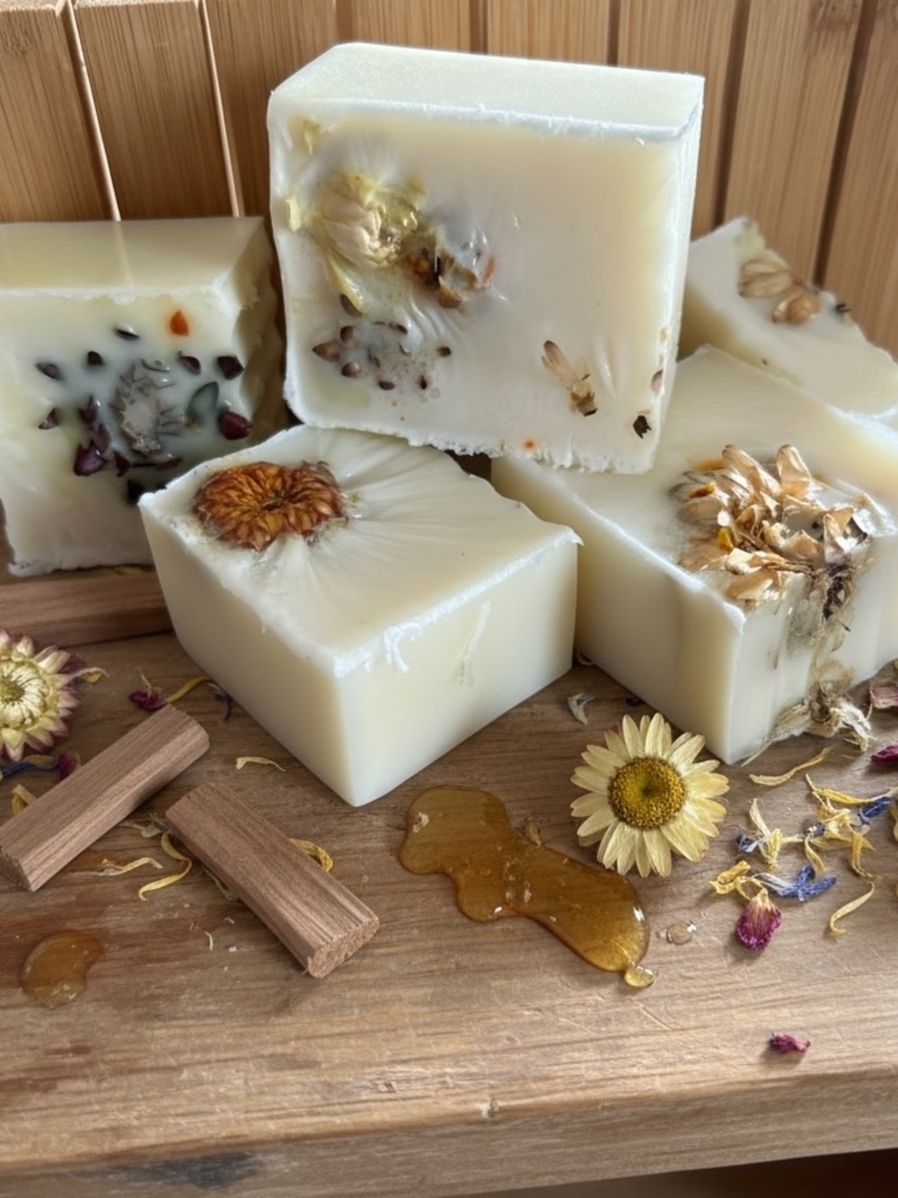 Handmade honeyed sandalwood Artisan Cream Floral Soap Bar - Shea 5 oz 
NWT